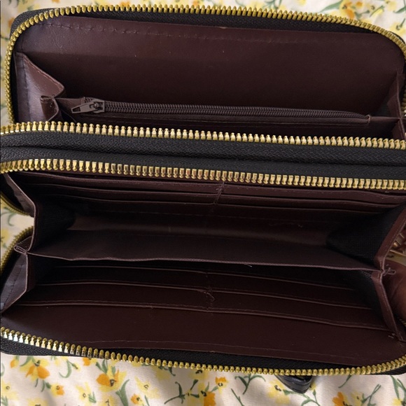 Black Bow Accent Wristlet Wallet - Picture 5 of 6